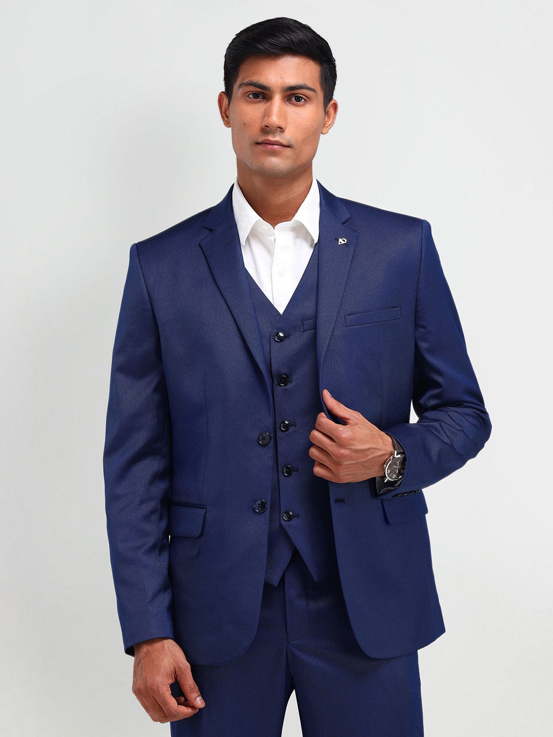 

AD By Arvind Man Solid Lapel Collar Tailored Fit Single-Breasted Three Piece Formal Suit, Blue