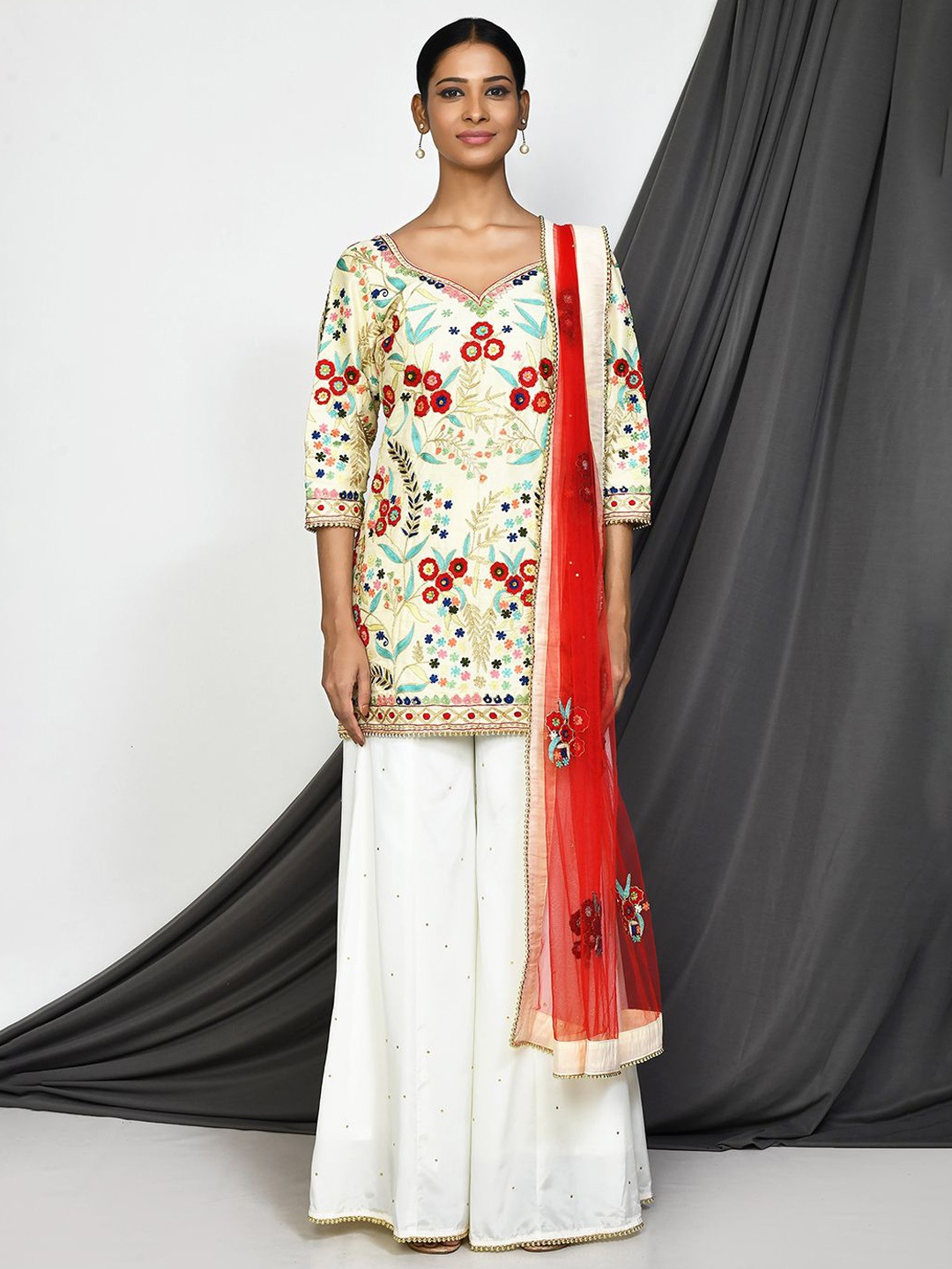 

Samyukta Singhani Ethnic Motifs Printed Straight Kurta Set, White
