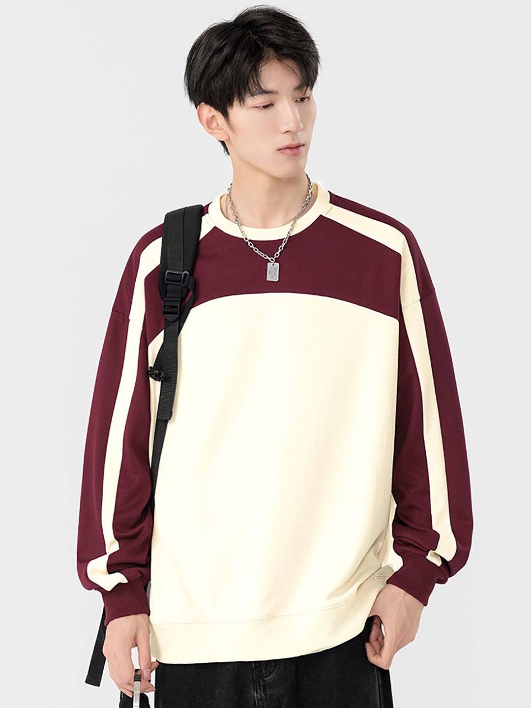 

StyleCast x Revolte Men Colourblocked Sweatshirt, Maroon