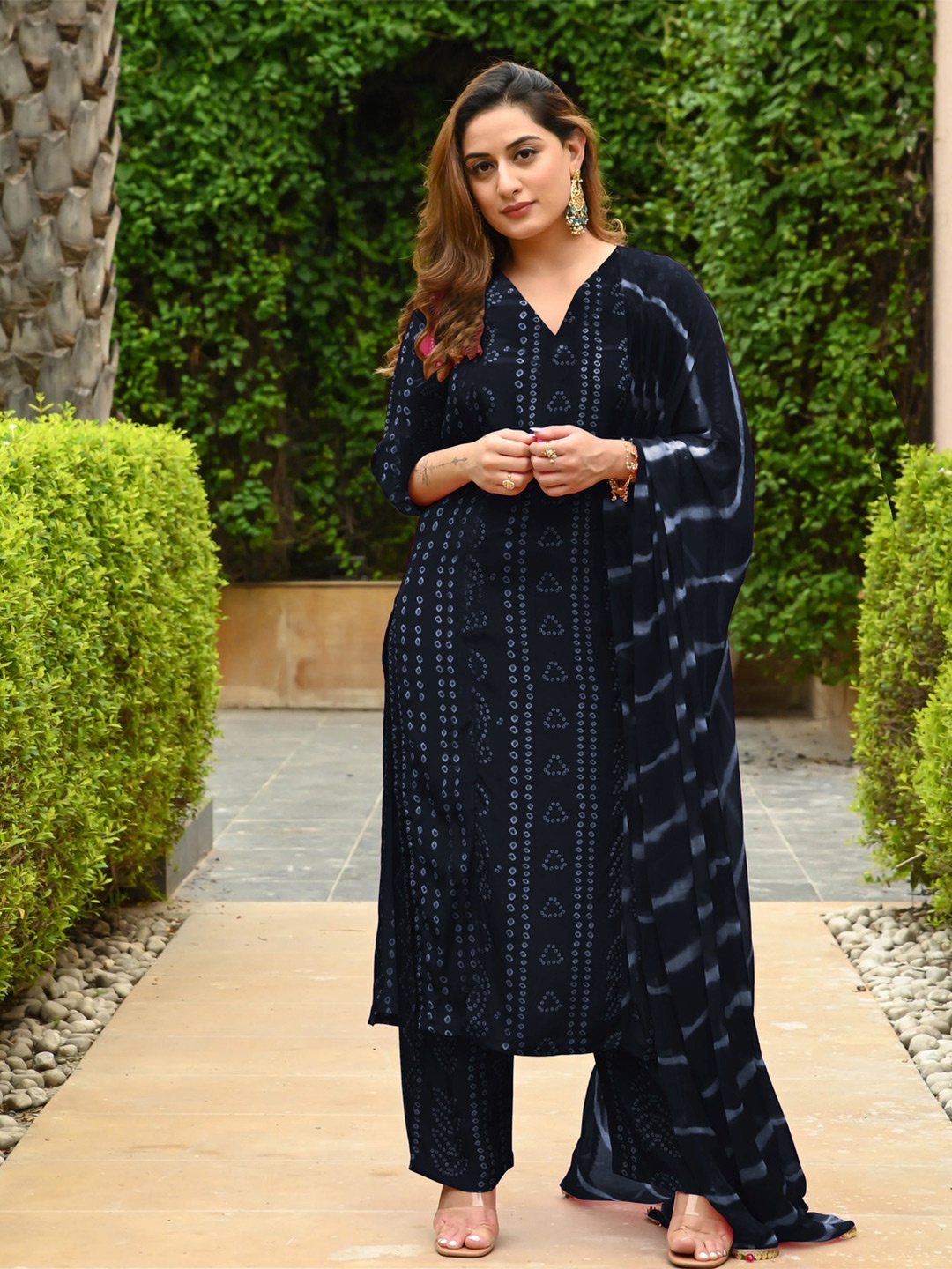 

GoSriKi Bandhani Printed V-Neck Straight Kurta WIth Trousers & Dupatta, Grey