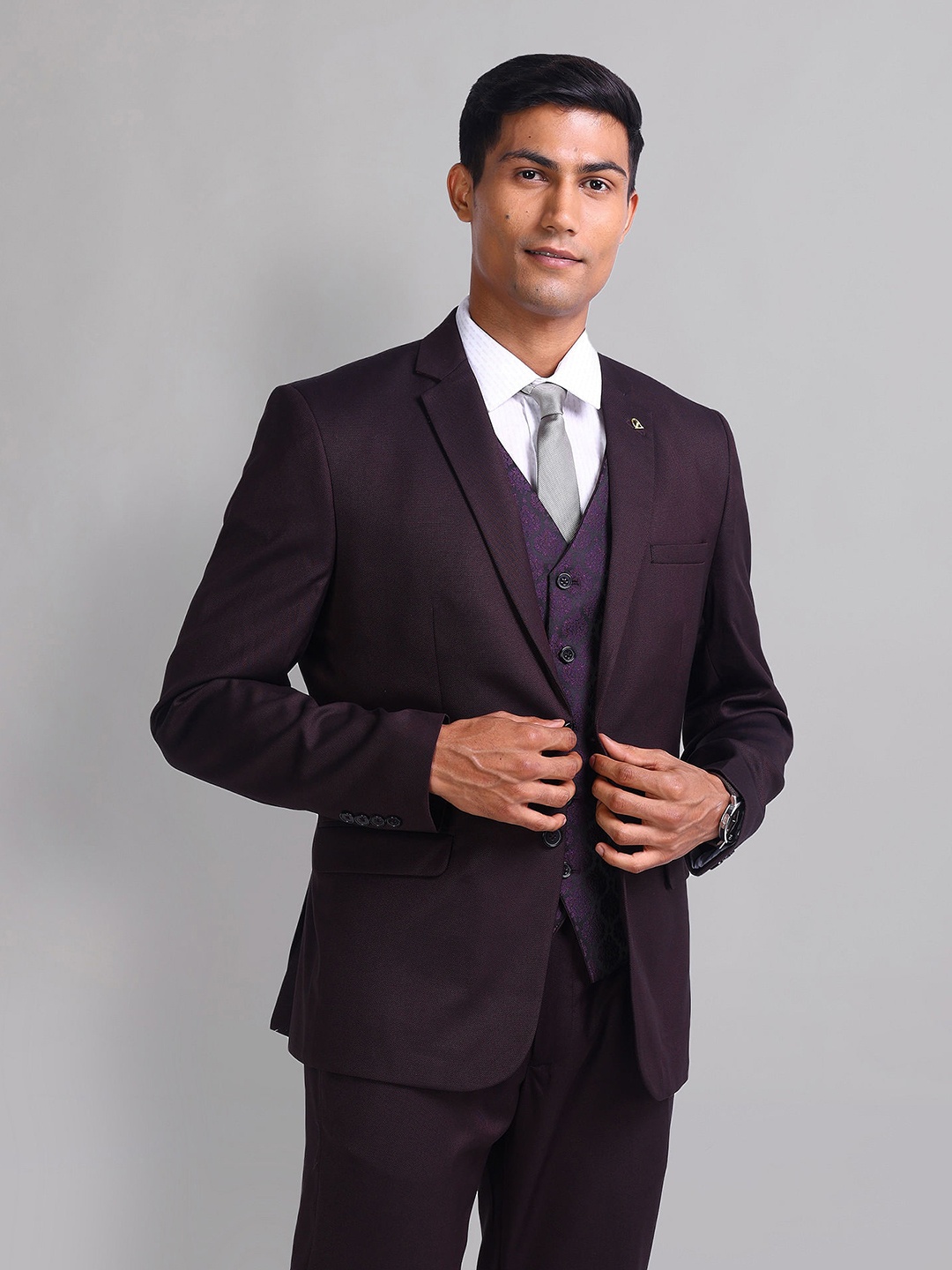 

AD By Arvind Men Solid Slim-Fit Notched Lapel Collar Single-Breasted Three-Piece Suit, Purple