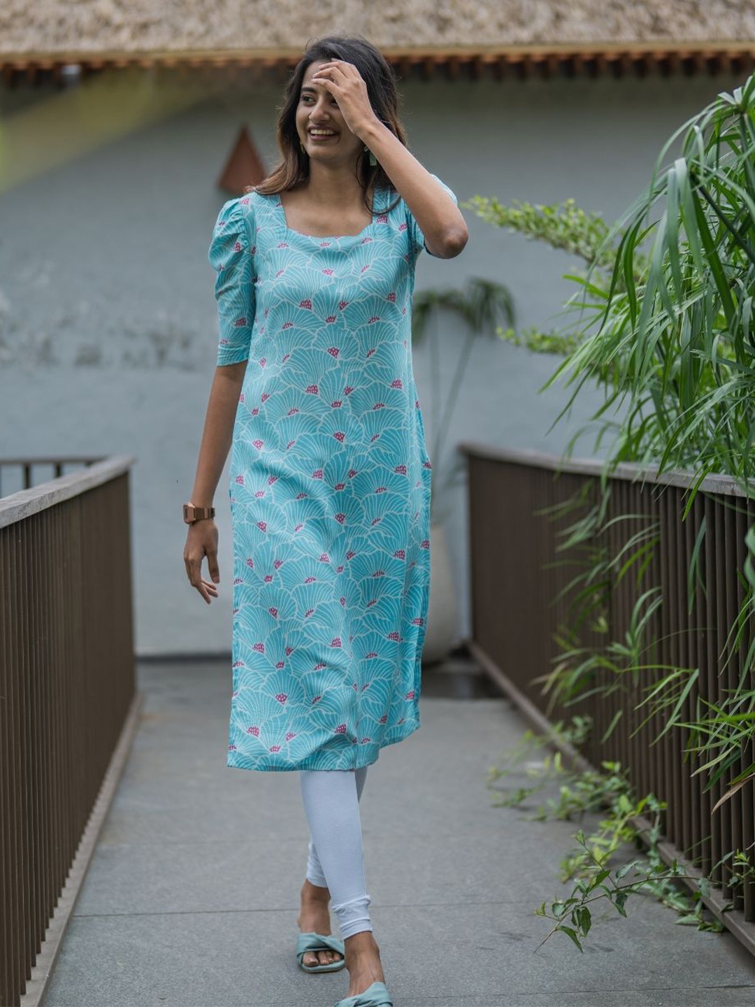 

HAY Floral Printed Puff Sleeves Straight Kurta, Blue