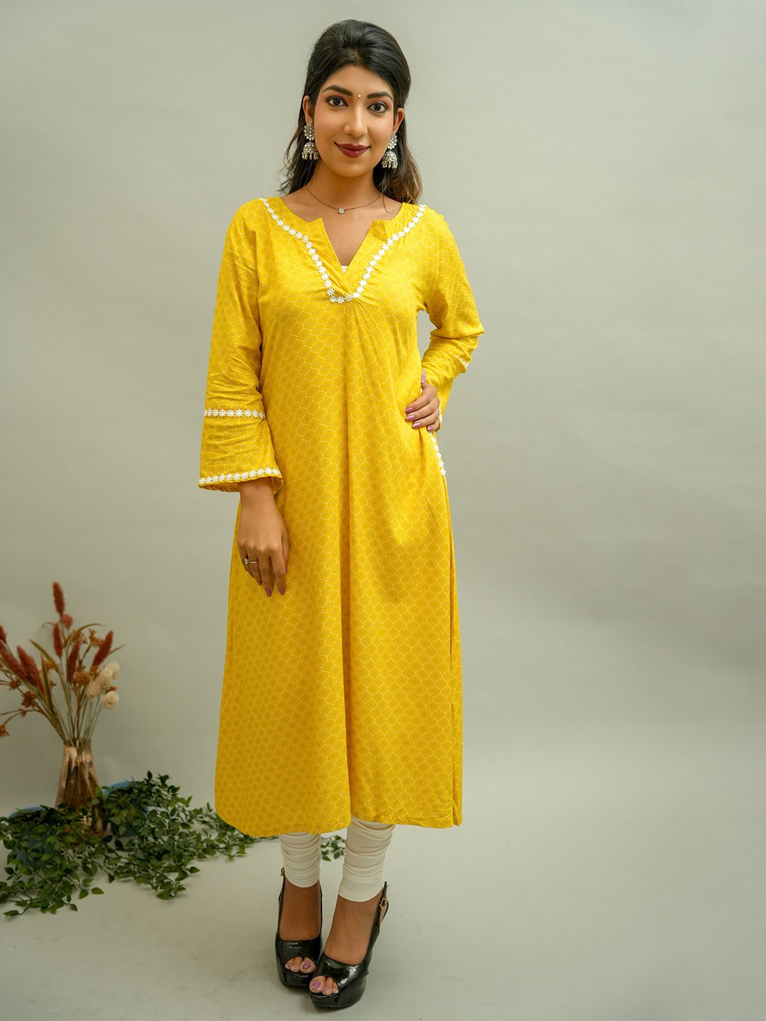 

GO BOUJEE Women Floral Printed Cotton Kurta, Yellow