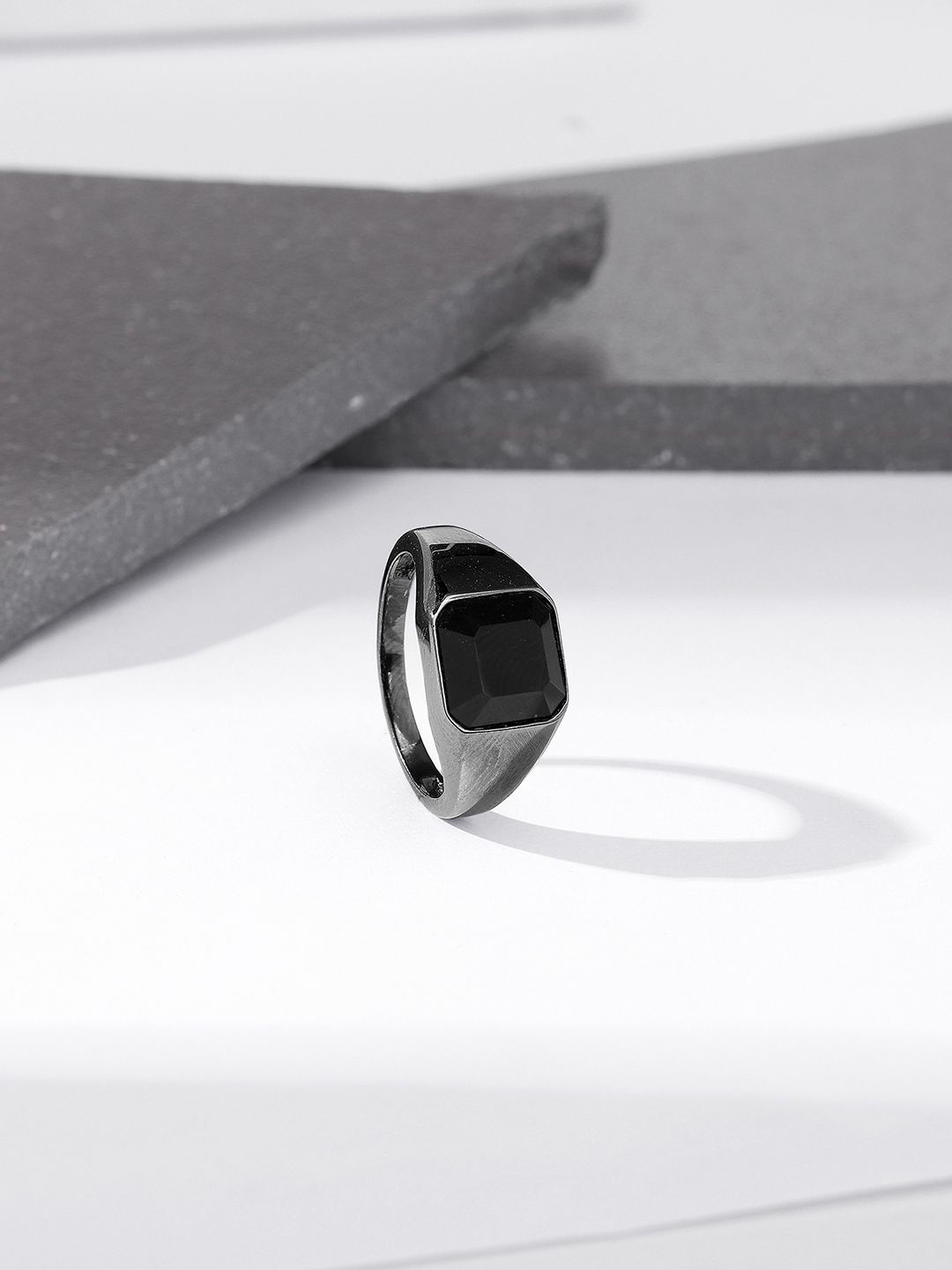 

GIVA 92.5 Sterling Silver Rhodium-Plated Stone-Studded Finger Ring