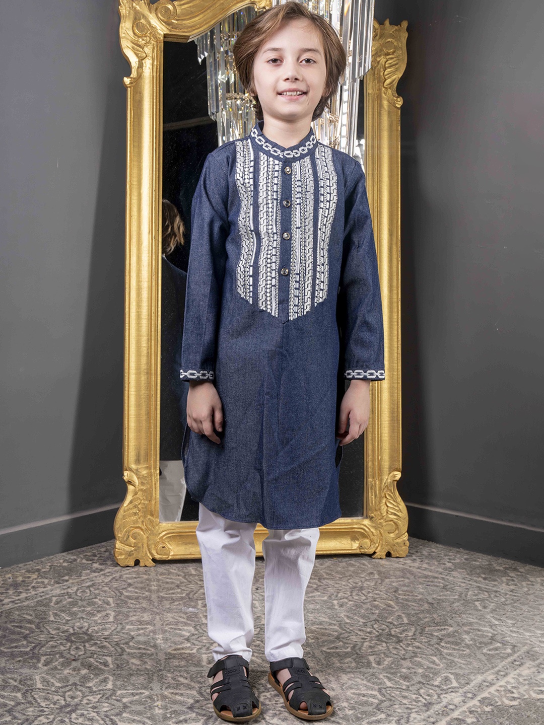 

HOITY MOPPET Boys Ethnic Motifs Embroidered Kurta With Trousers, Blue