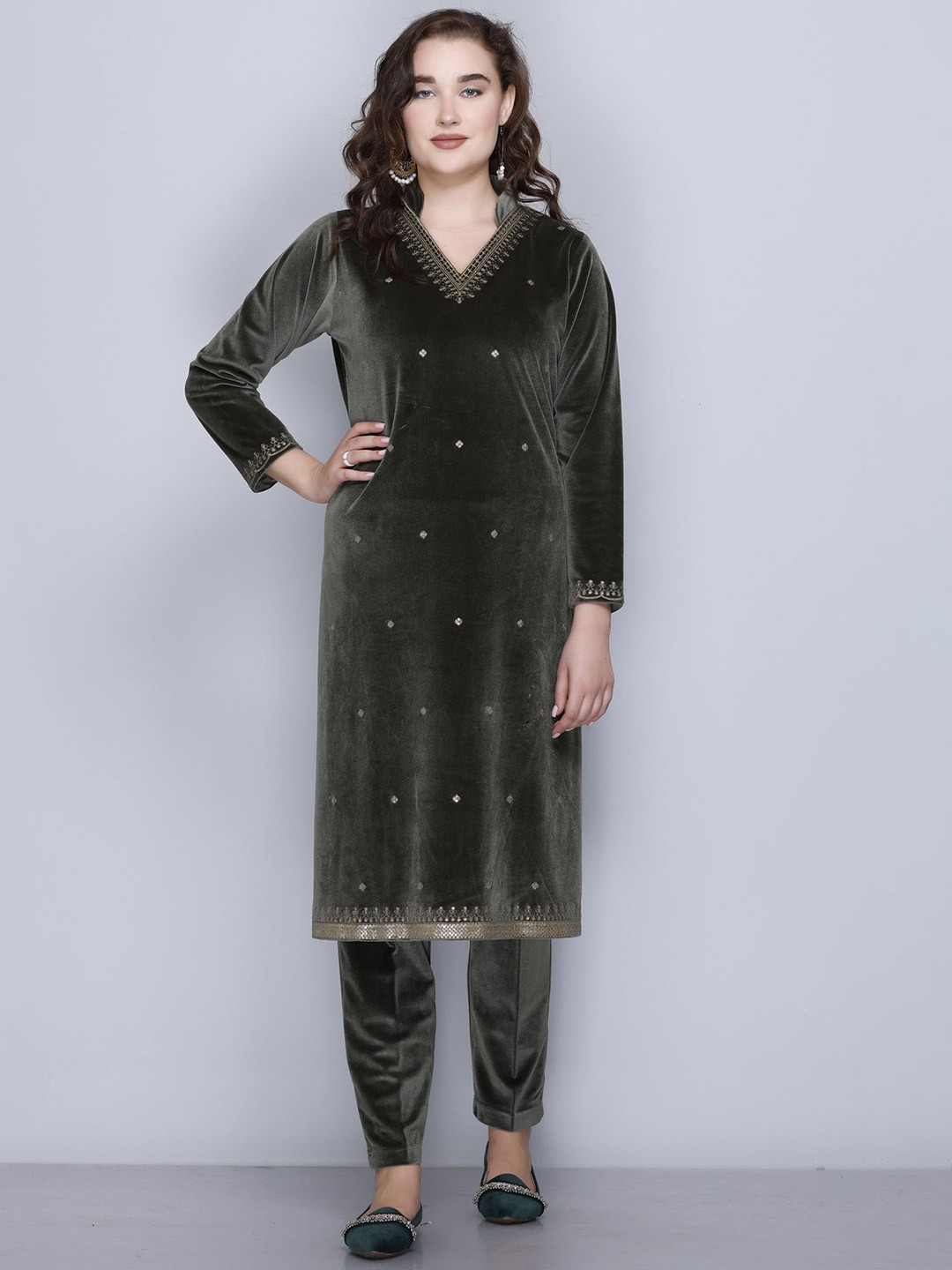 

EVORA Floral Embroidered Thread Work Notch Neck Velvet Kurta with Trouser & Dupatta, Green