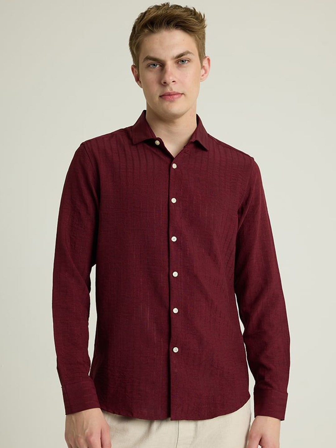 

Snitch Men Smart Spread Collar Solid Casual Shirt, Maroon