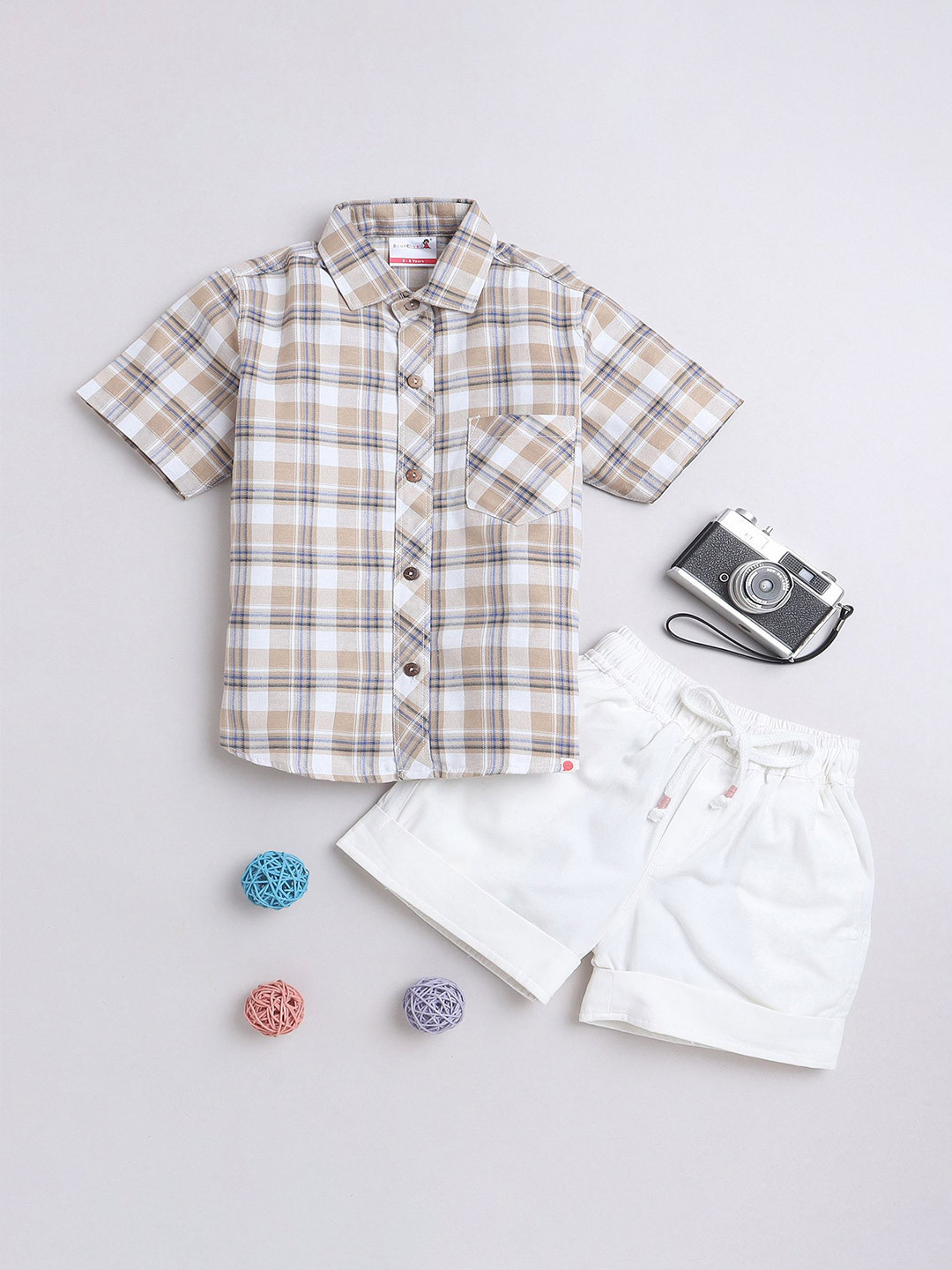 

BAATCHEET Boys Checked Shirt with Shorts, Beige