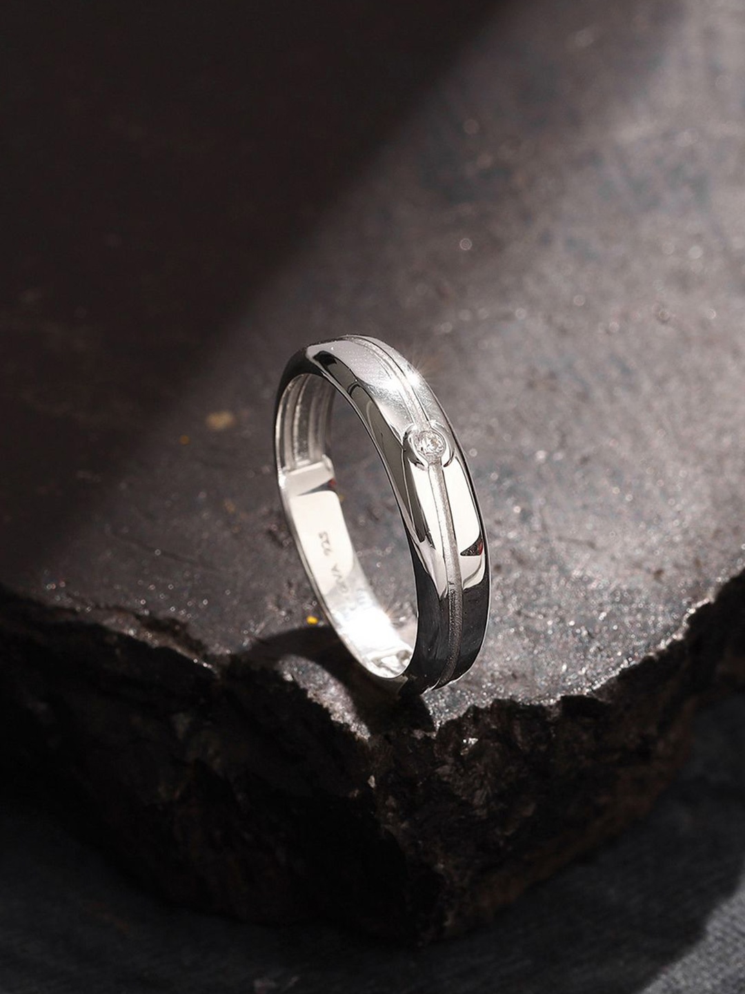 

GIVA Men 925 Silver Rhodium-Plated Stones-Studded Finger Ring