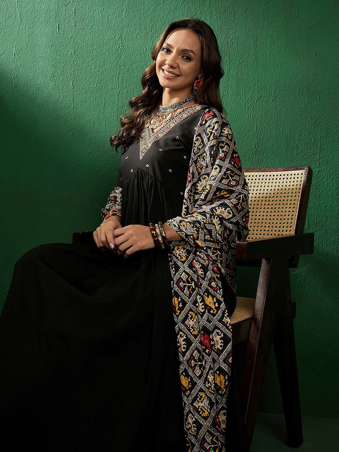 

Sangria Women Patola Printed Dupatta, Black