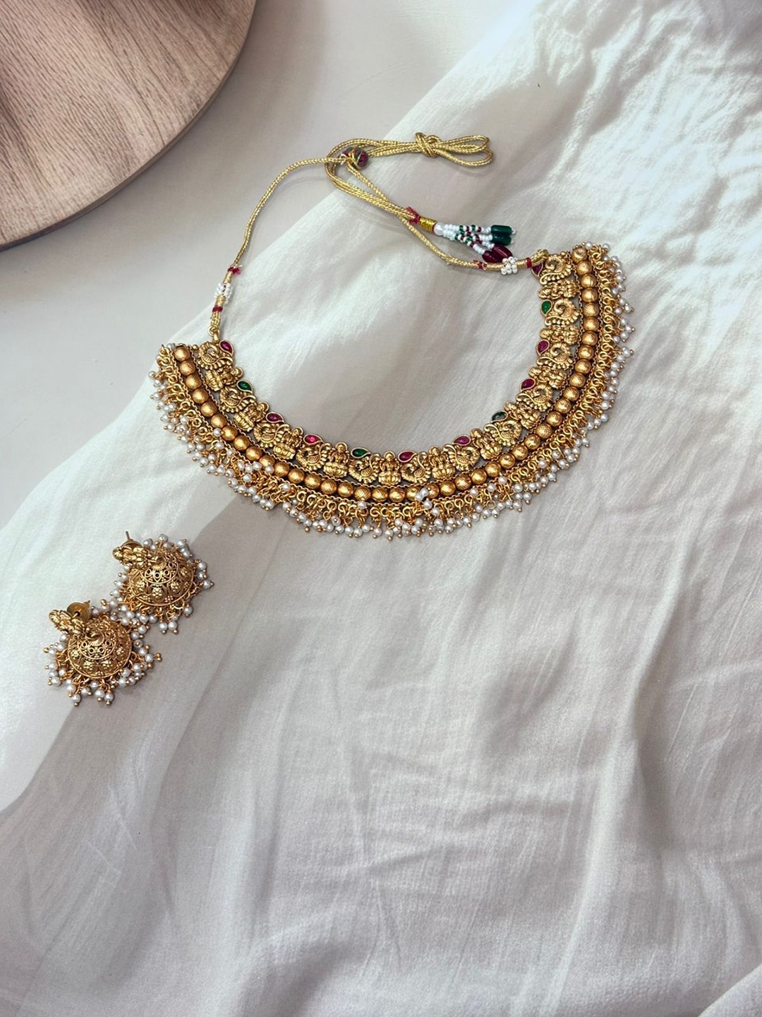 

Niska Gold-Plated Stone Studded & Beaded Jewellery Set