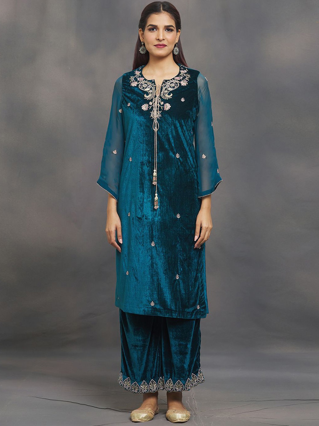 

Samyukta Singhani Ethnic Motifs Embroidered Straight Kurta with Palazzos, Green