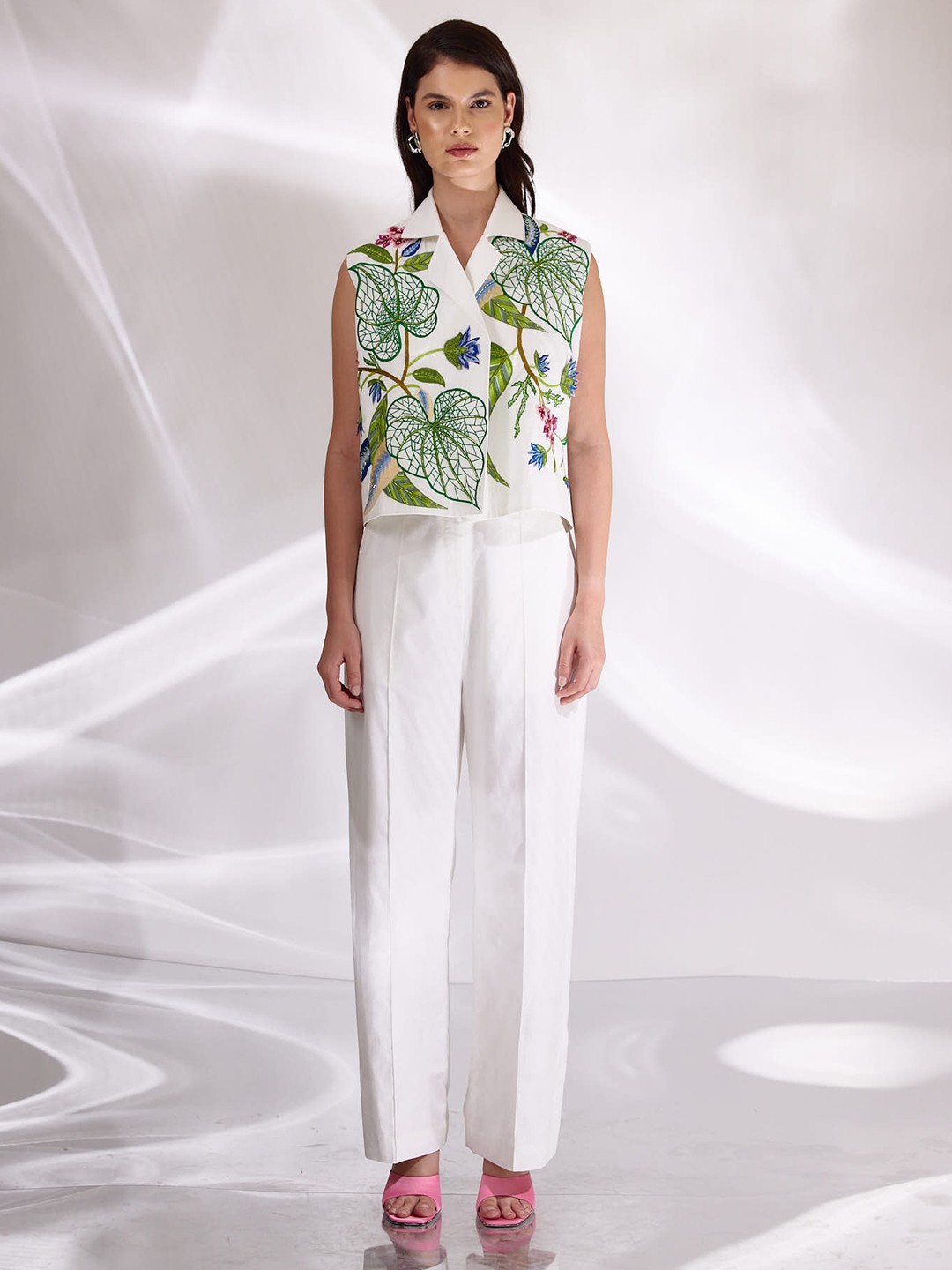 

BETRUE Women Tropical Embroidered Lapel Collar Pure Cotton Sporty Jacket, White