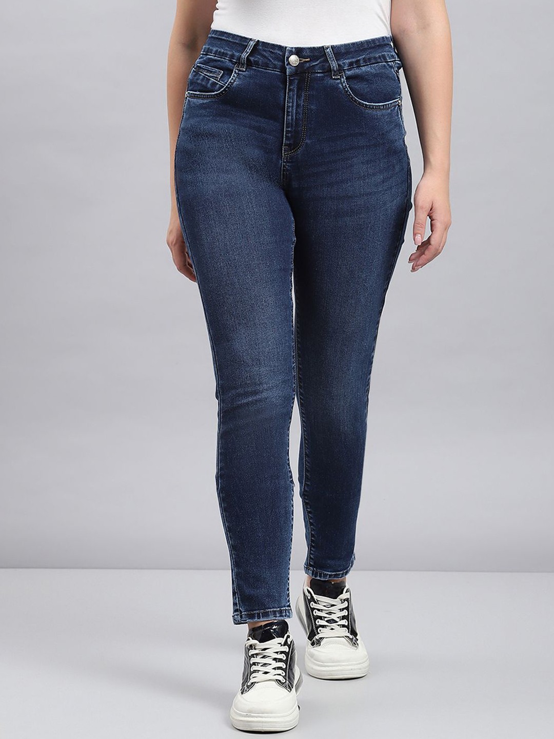 

Monte Carlo Women Slim Fit Light Fade Jeans, Blue