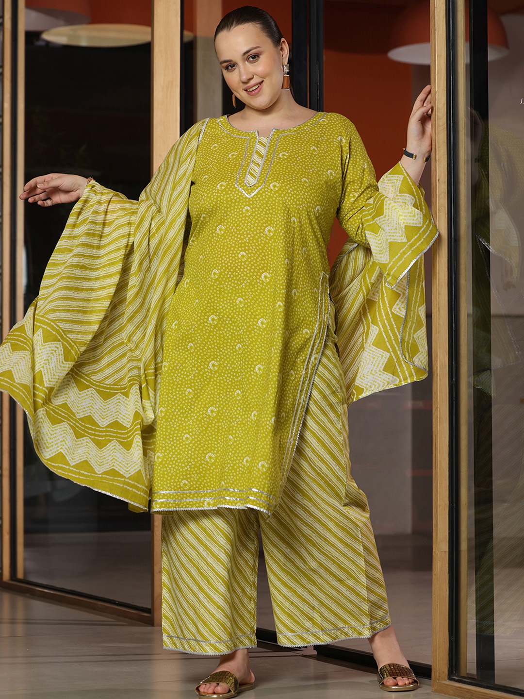 

EXTRA LOVE BY LIBAS Plus Size Bandhani Printed Pure Cotton Kurta & Palazzo & Dupatta, Olive