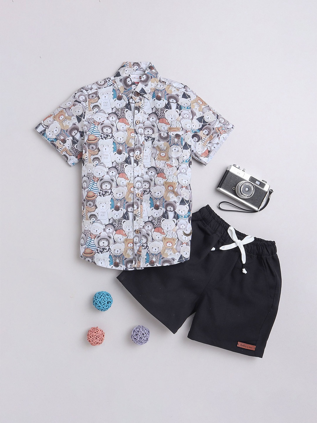 

BAATCHEET Boys Printed Pure Cotton Shirt With Shorts, White