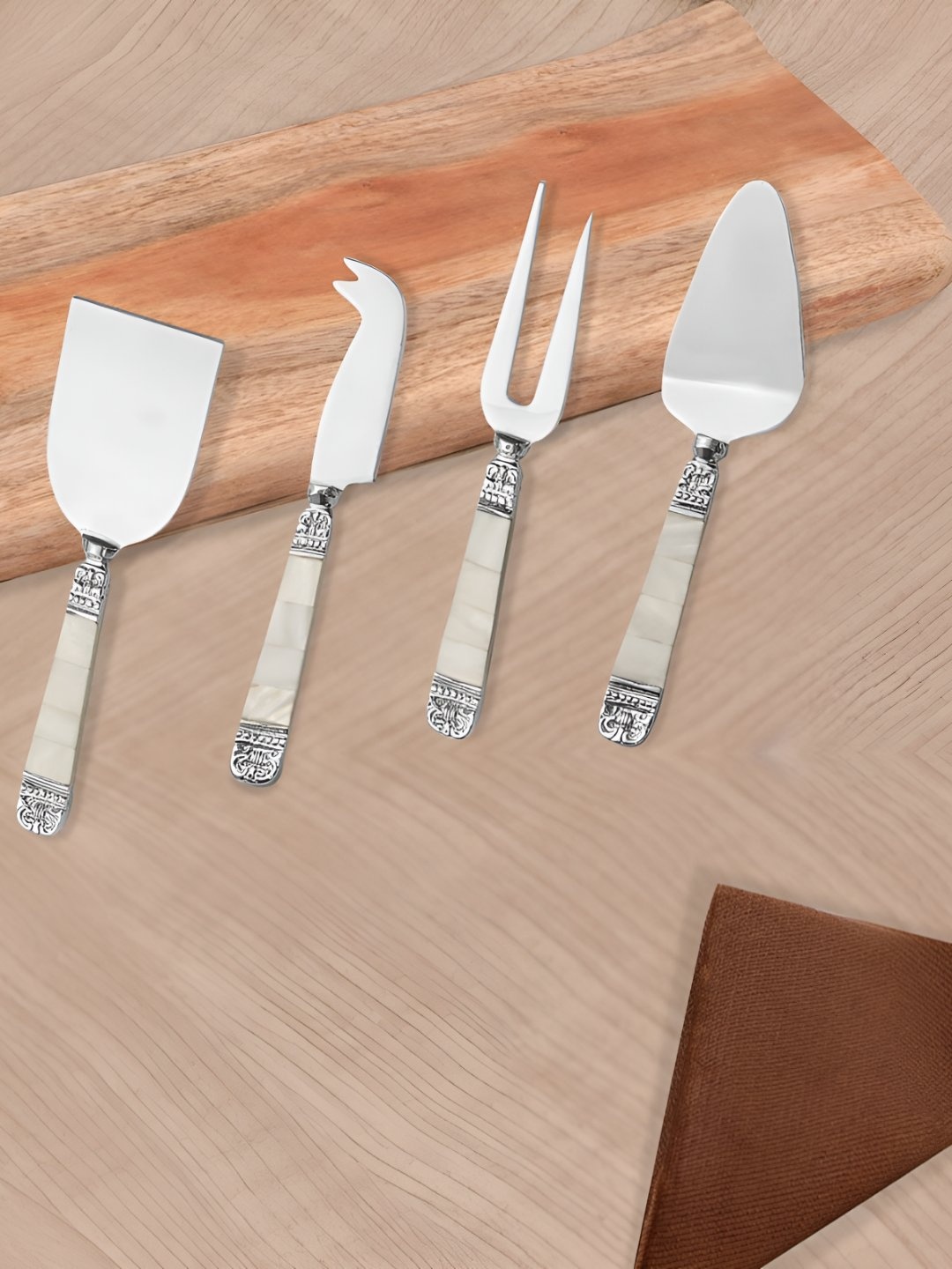 

THE HOME CO. White mother of pearl 4 Pieces Steel Cutlery Knifes