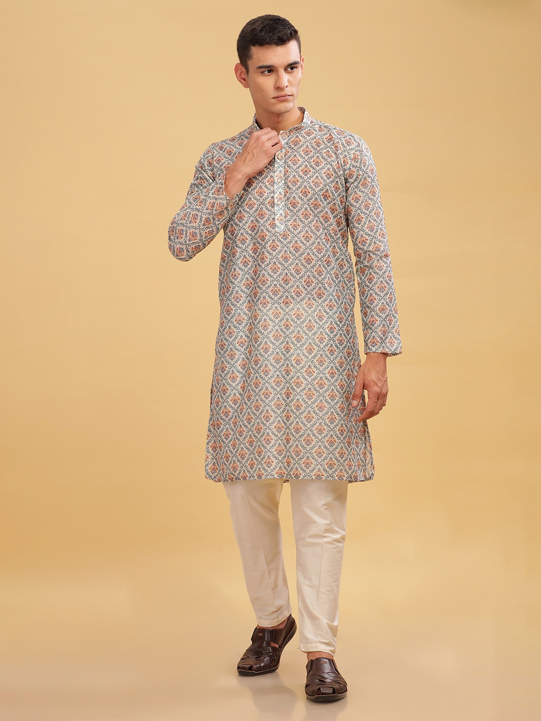 

Anouk Men Ethnic Motifs Printed Mandarin Collar Thread Work Kurta, Grey