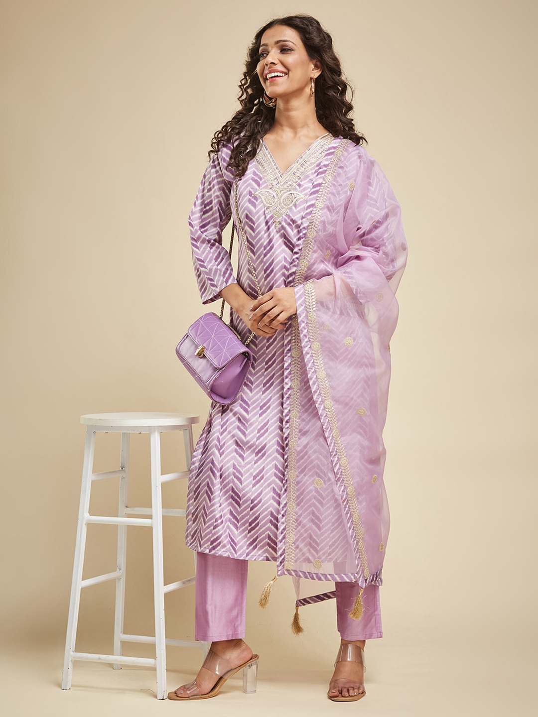 

CaniBani Chevron Printed Regular Silk Crepe Straight Kurta with Trousers & Dupatta, Mauve