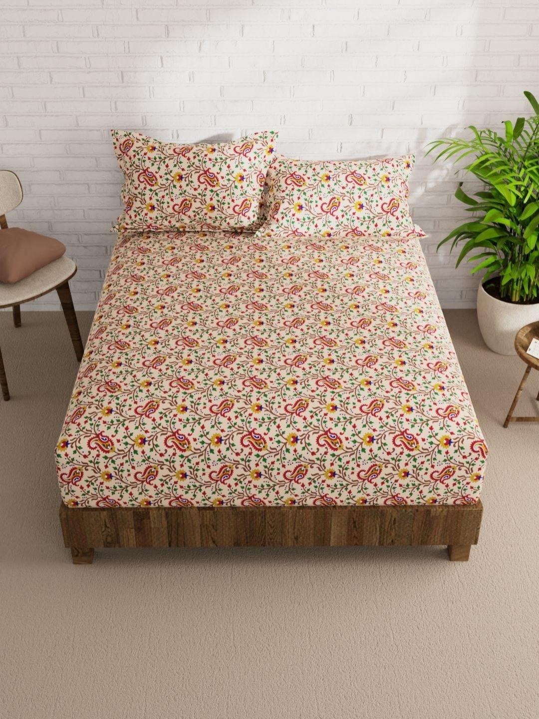 

KOPA White & Red Ethnic Motifs 152 TC Queen Bedsheet with 2 Pillow Covers