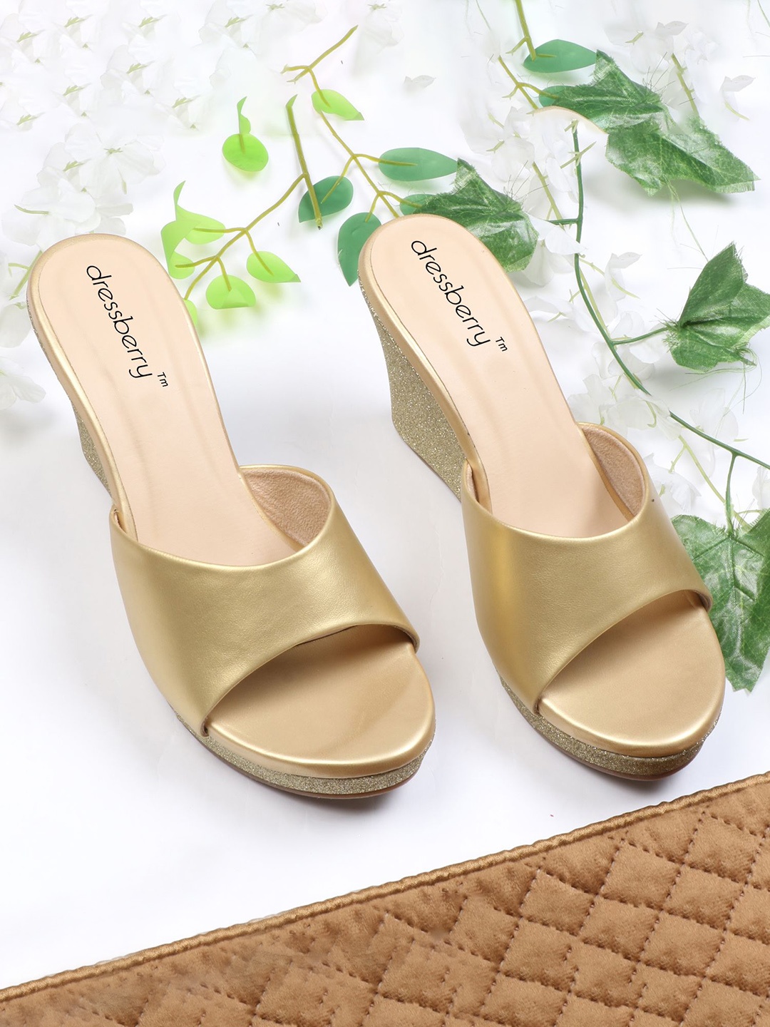 

DressBerry Women PU Wedge Sandals, Gold