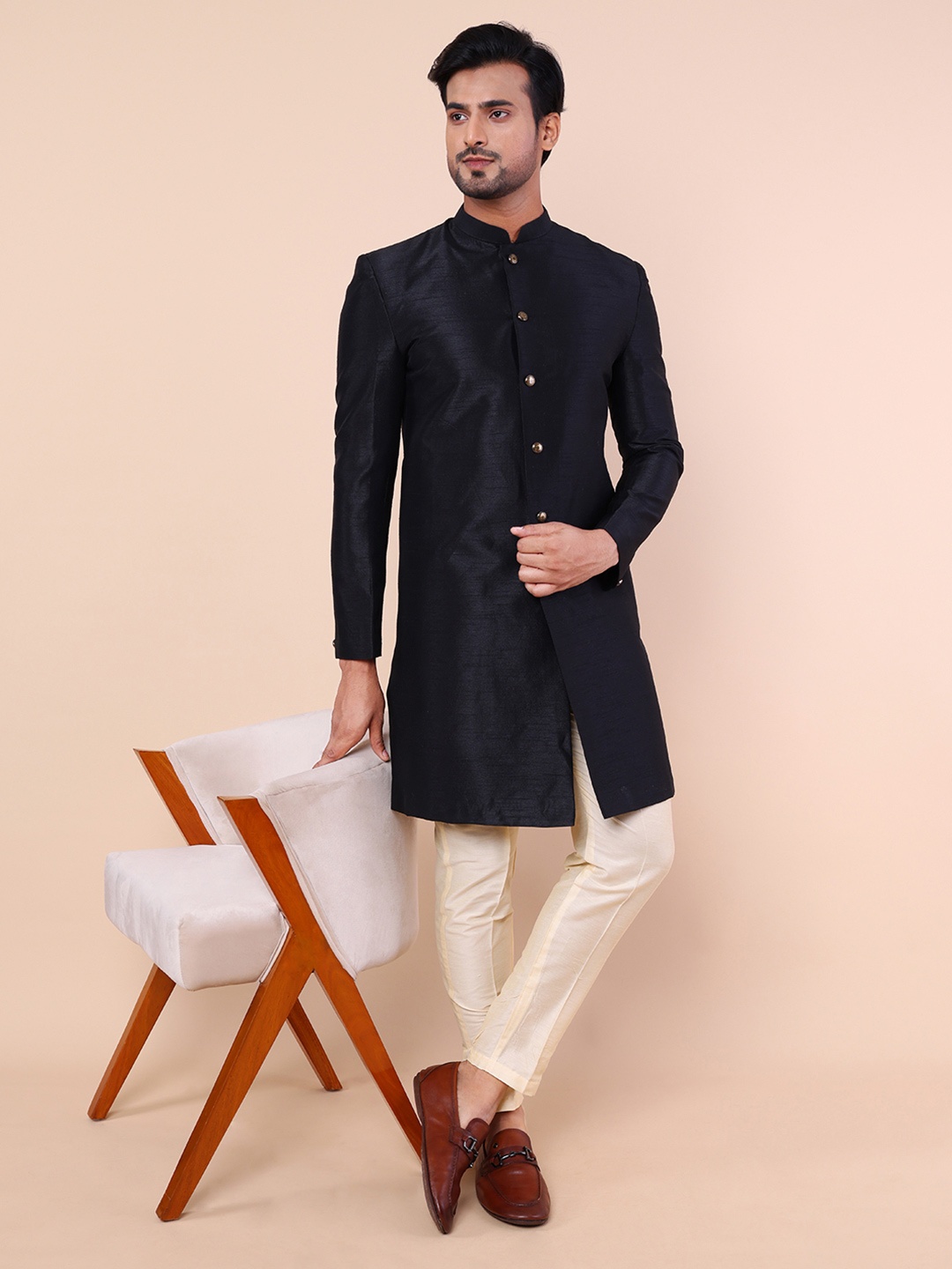 

NAMASKAR Men Solid Mandarin Collar Silk Sherwani Set, Black