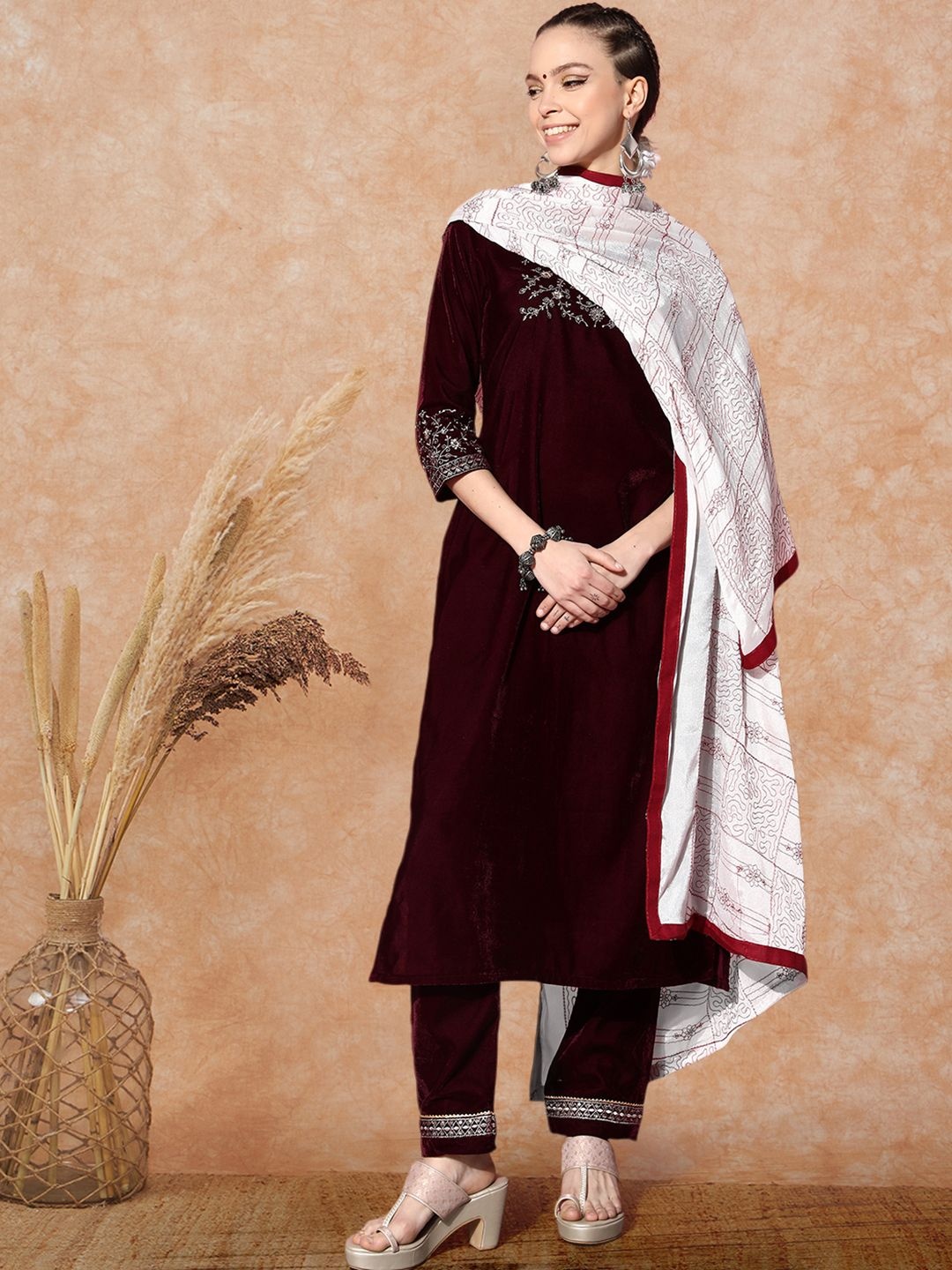 

Sangria Embroidered Dupatta, Maroon