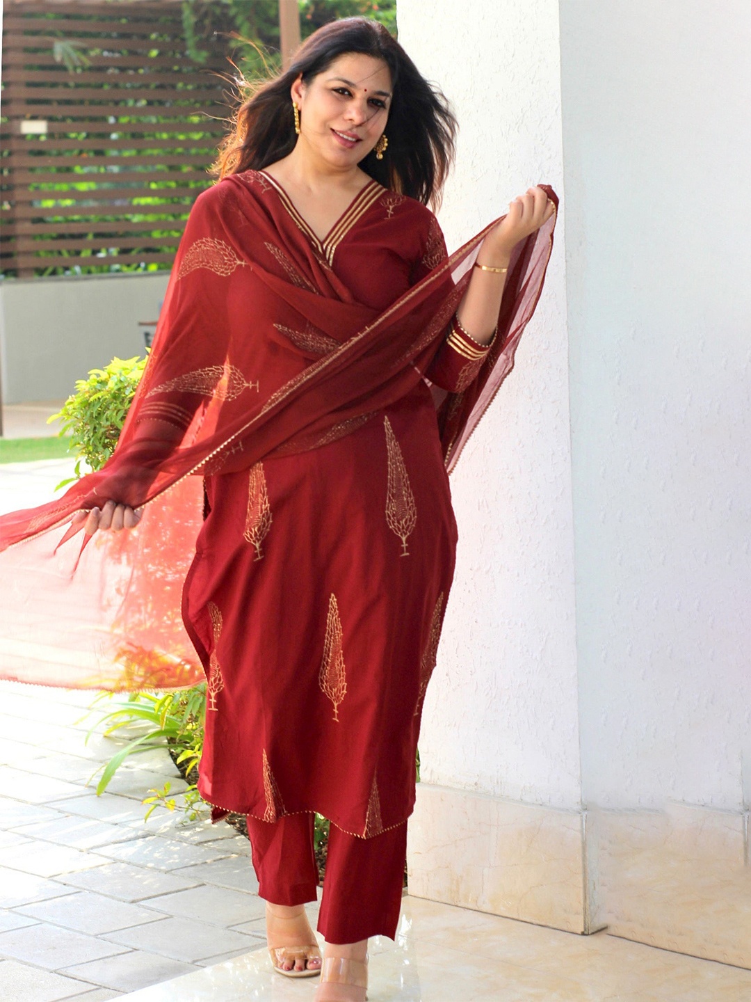 

GoSriKi Ethnic Motifs Printed Gotta Patti Straight Kurta With Trousers & Dupatta, Maroon