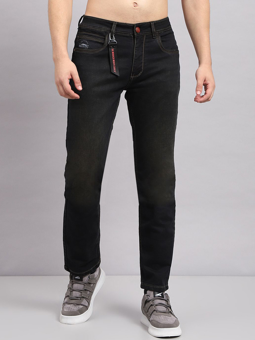 

Monte Carlo Men Solid Straight Fit Light Fade Jeans, Black