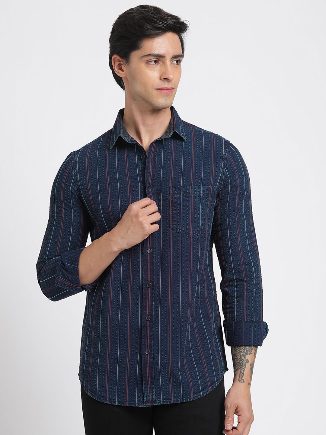 

Blue Buddha Men Comfort Spread Collar Vertical Striped Cotton Slim Fit Casual Shirt, Navy blue