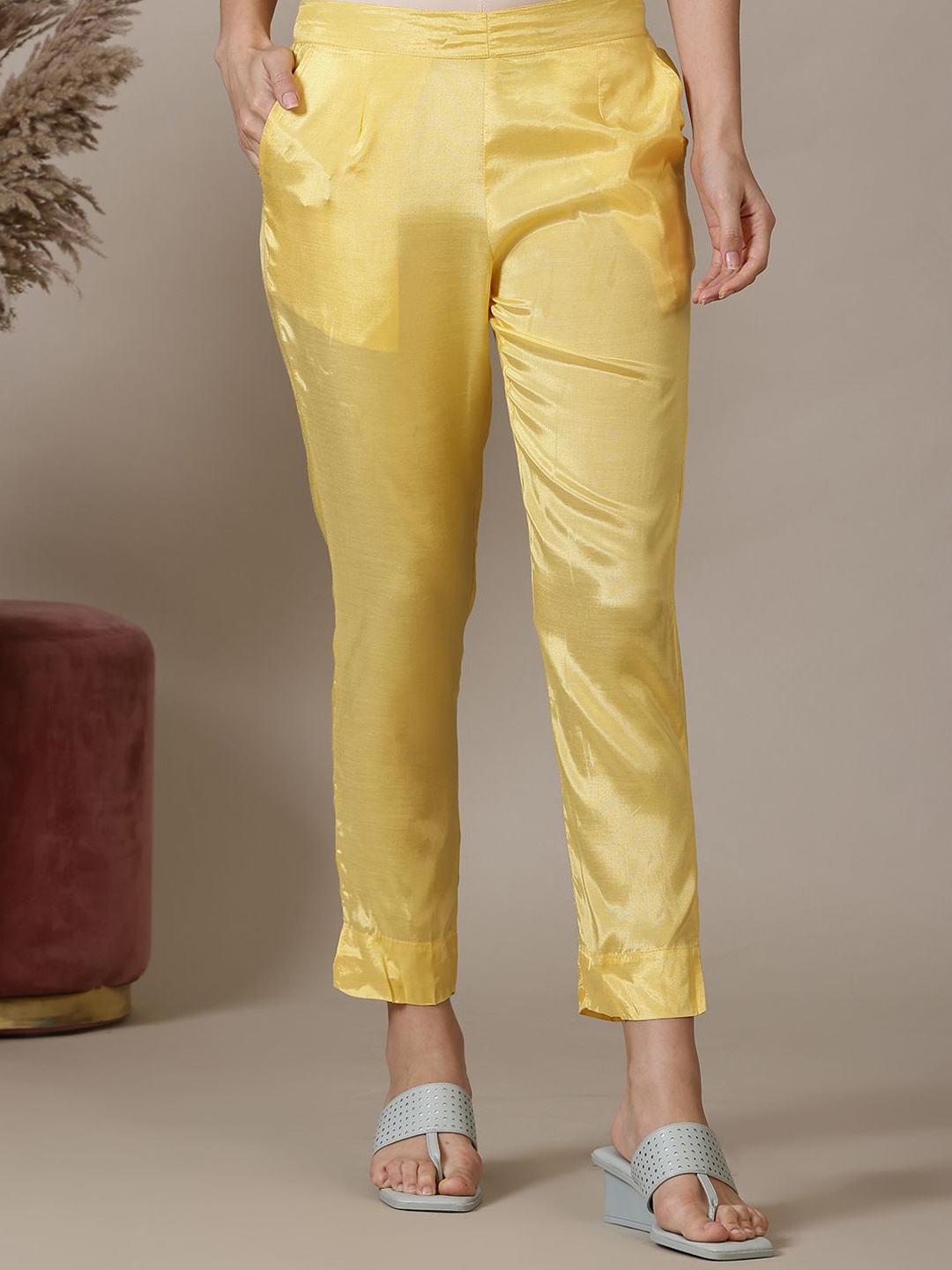 

AURELIA Women Slim Fit Trousers, Yellow