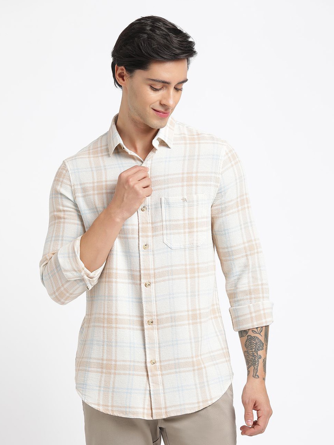 

Blue Buddha Men Comfort Spread Collar Tartan Checked Cotton Slim Fit Casual Shirt, Off white