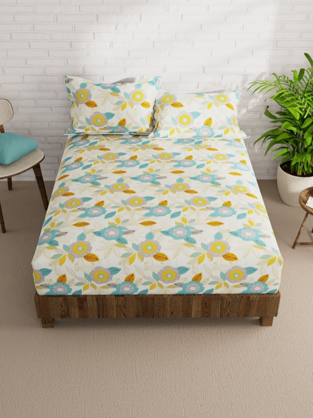 

KOPA Envogue White & Blue Floral Printed Cotton 152 TC Queen Bedsheet Set 2.40 m x 2.15 m