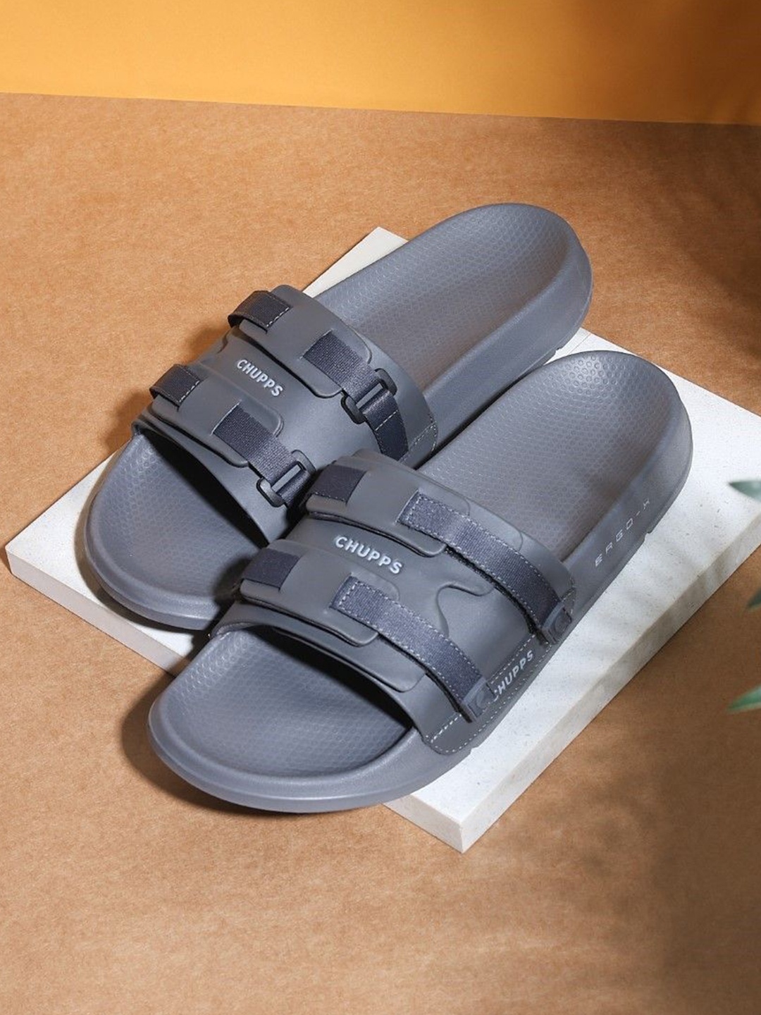 

CHUPPS Men PU Sliders, Grey