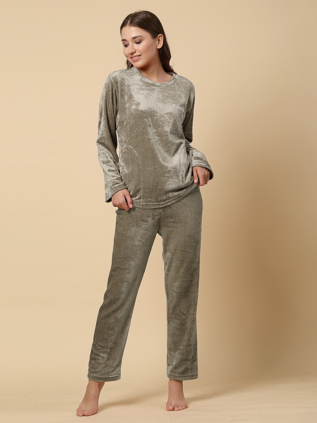 

KLOTTHE Women Solid Woolen Night Suit, Beige