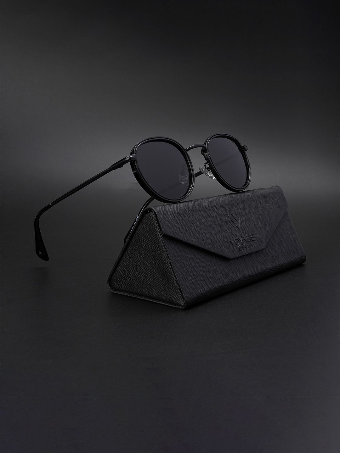 

Voyage Unisex Round Sunglasses with Polarised and UV Protected Lens, Black