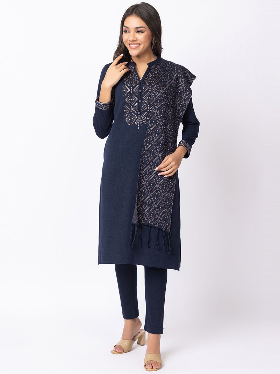 

KEIKO Ethnic Motifs Printed Mandarin Collar Straight Kurta with Trousers & Dupatta, Navy blue