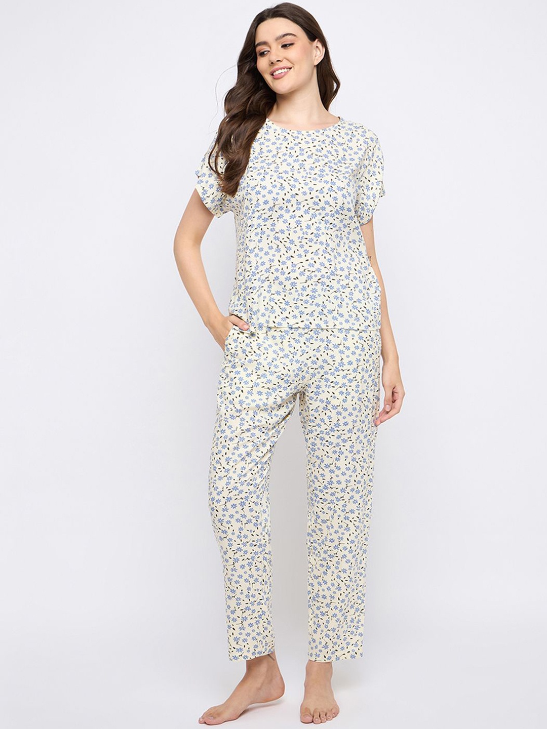 

Clovia Women Printed Night suit, White
