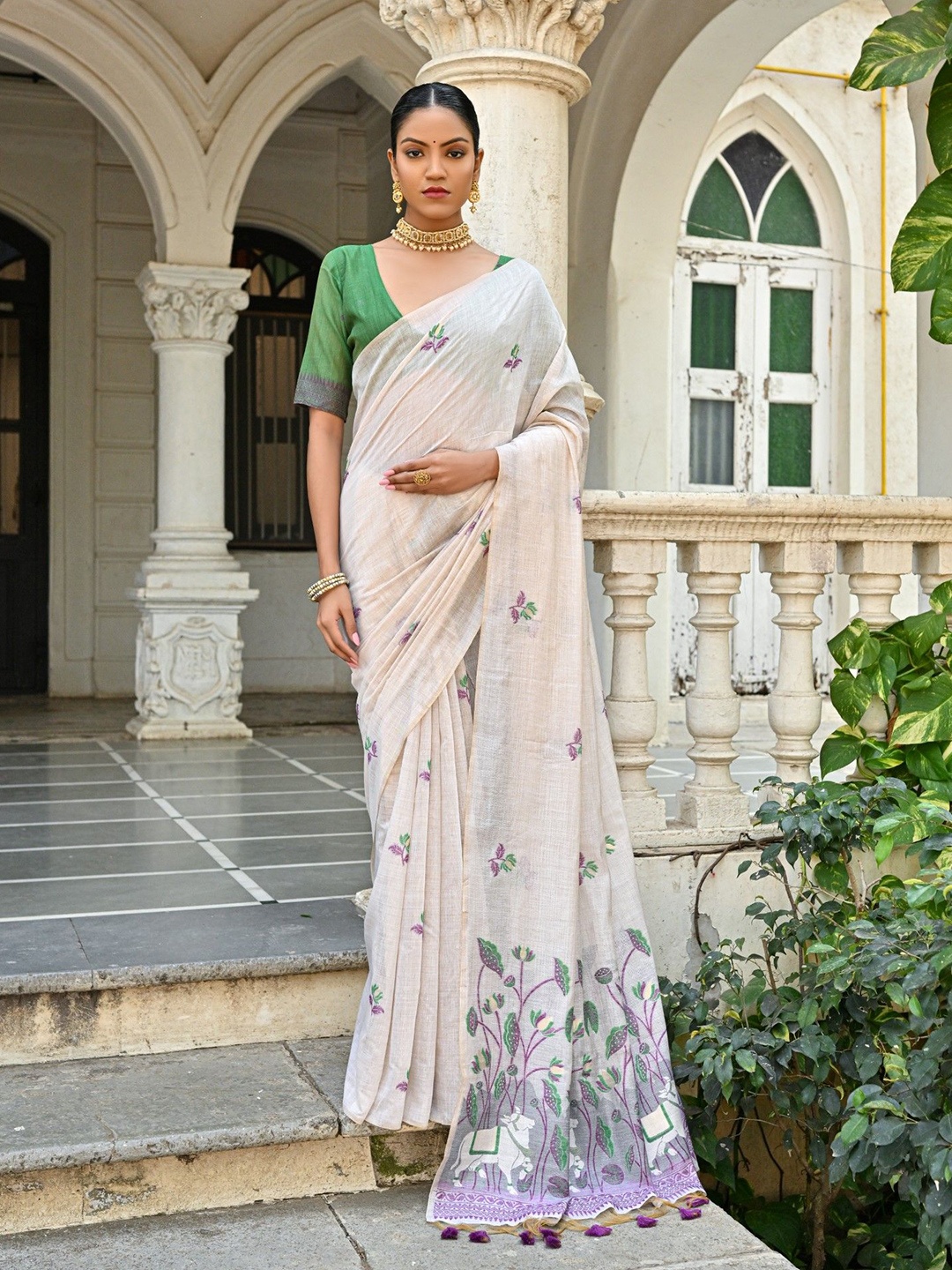

AWRIYA Women Floral Design Pure Cotton Saree, Cream