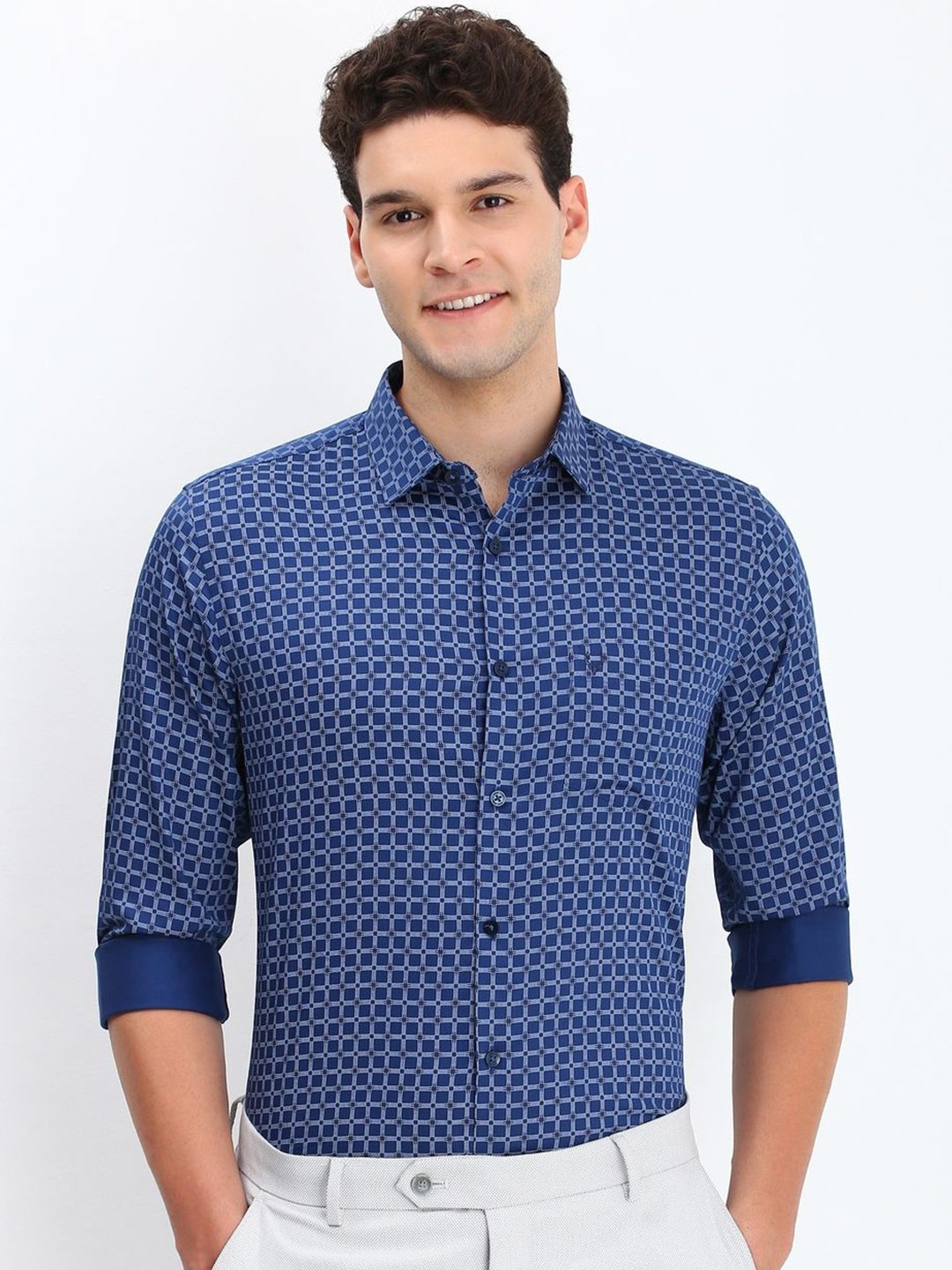 

Allen Solly Men Spread Collar Gingham Checked Cotton Slim Fit Formal Shirt, Blue