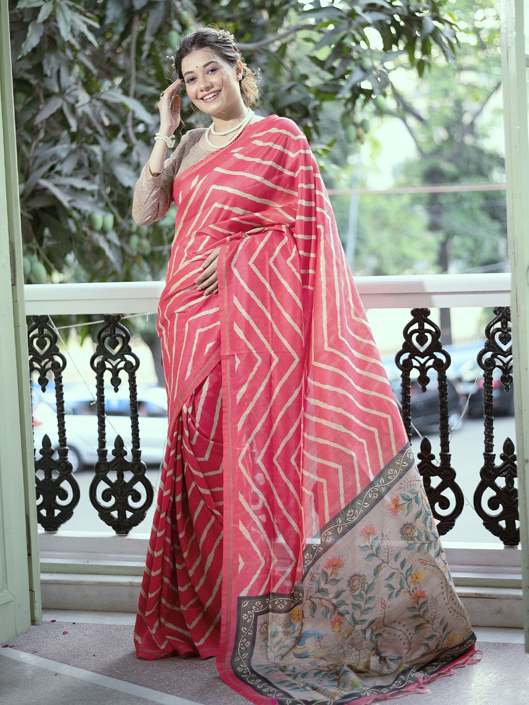 

AWRIYA Women Leheriya Printed Leheriya Sarees With Blouse Piece, Peach