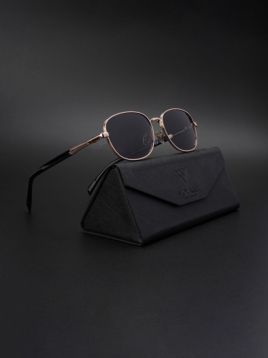 

Voyage Unisex Square Sunglasses With Polarised and UV Protected Lens 2288PMG5850, Black