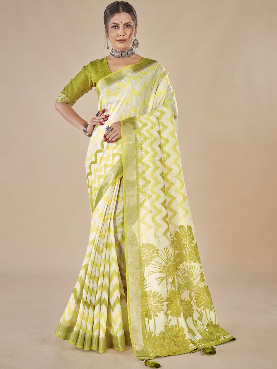

MINGORA Geometric Printed Zari Border Saree With Blouse Piece, Green