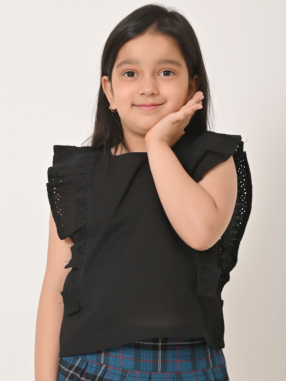 

Cloth Bites Girls Solid Round Neck Cotton Top, Black