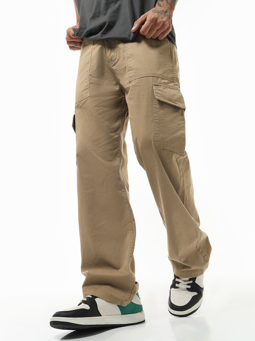 

Bewakoof Men Solid Straight Fit Cargos Trousers, Beige