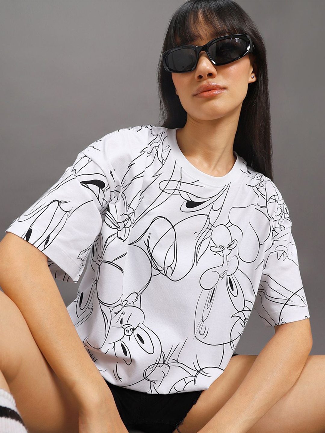 

Bewakoof Plus Women Looney Tunes Graphic Printed Round Neck Cotton Oversized T-shirt, White