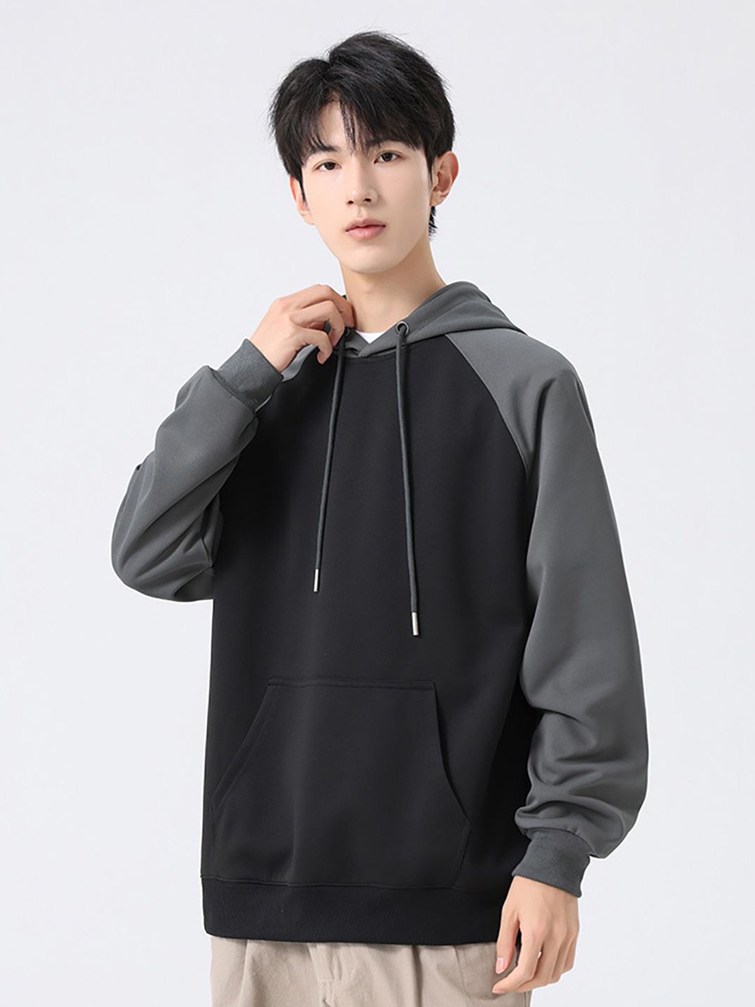 

StyleCast x Revolte Men Colourblocked Hood Pullover Sweatshirt, Black