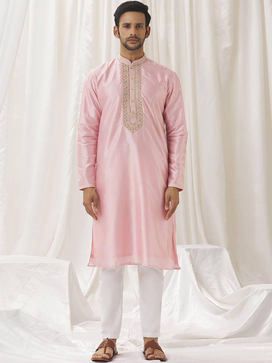 

Alaya Advani Ethnic Motifs Embroidered Mandarin Collar Kurta With Trousers, Pink