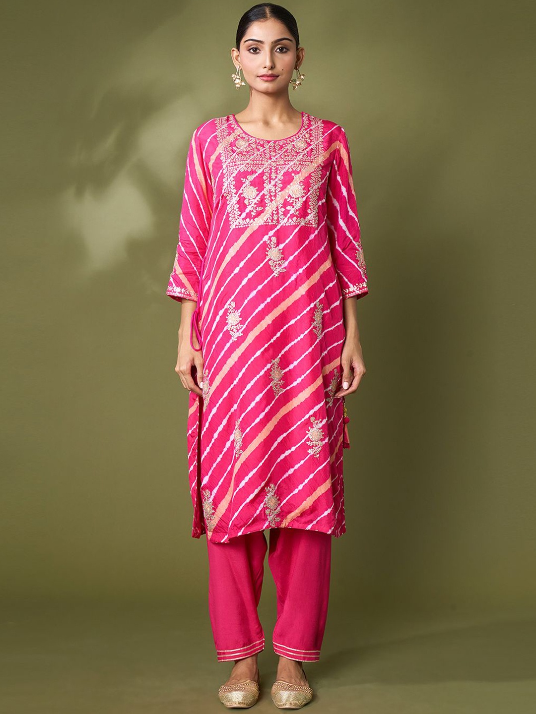 

Samyukta Singhani Ethnic Motifs Embroidered Straight Kurta & Salwar With Dupatta, Pink