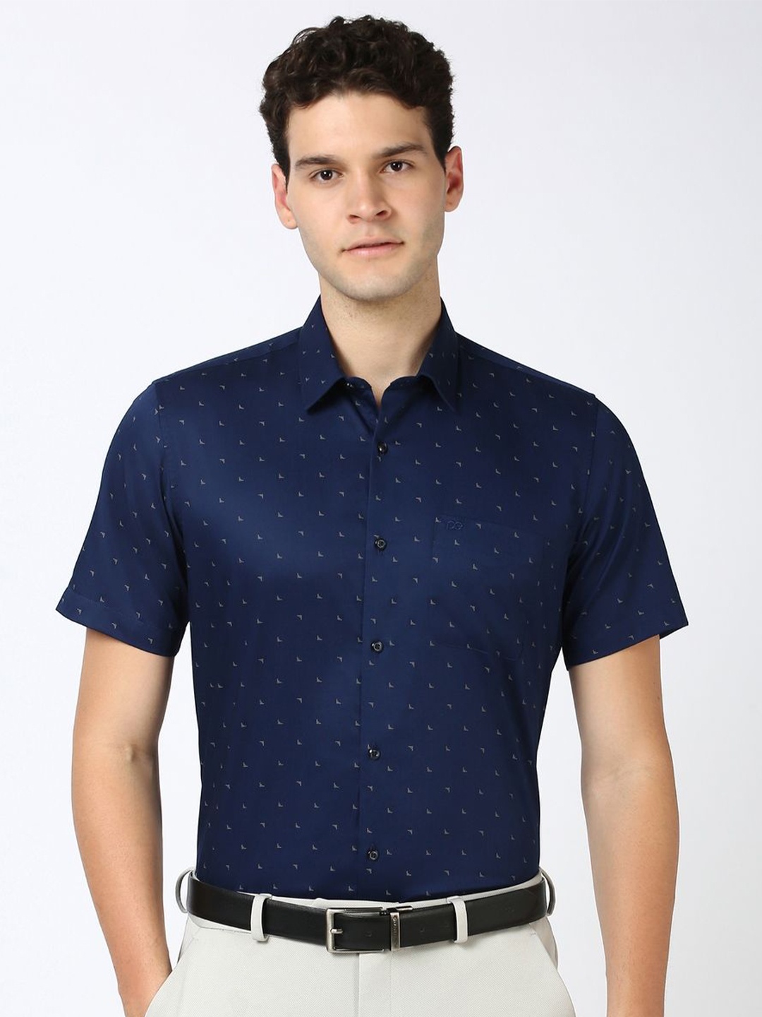 

Peter England Men Spread Collar Geometric Printed Cotton Formal Shirt, Navy blue